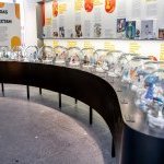 Centro de Memória da Wheaton tem acervo com mais 7 mil frascos de perfumaria catalogados