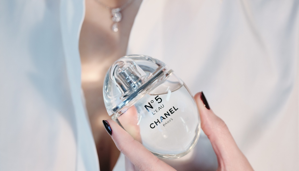 Chanel redesenha o frasco do N°5 L'Eau e lança edição limitada