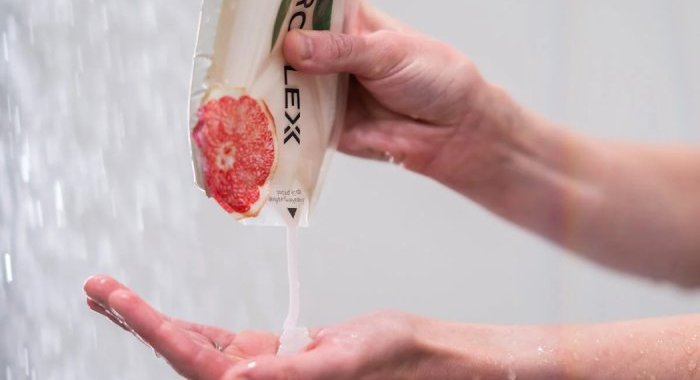 Aveda aposta na tecnologia de refil leve e reciclável da AeroFlexx