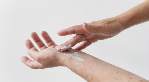 Creme Hidratante Klaviê Clinical, da TheraSkin, ganha nova apresentação