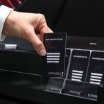 Os clientes não usam uma, mas duas cestas: uma cesta real, e uma cesta digital. © Sephora