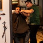 Corte de cabelo na Dr. Jones