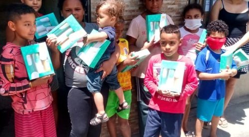 Phisalia doa 15 mil itens de higiene para ONG Mulheres do Brasil