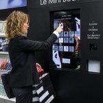 Uma ampla seleção de testers equipados com tags NFC oferece a possibilidade de acesso a uma série de informações. © Sephora