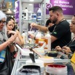 Evento apresentou lançamentos, produtos e tendências em cabelos e cosméticos (Foto: Diego Soares / Fenac)
