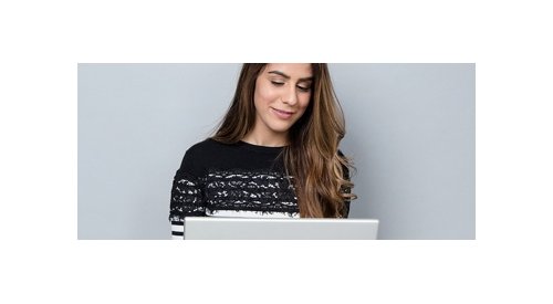 47% dos internautas só compram em loja física após pesquisarem na internet, diz estudo