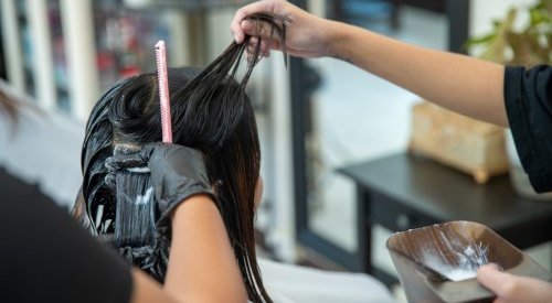 Mercado de produtos para cabelos coloridos deve crescer no Brasil