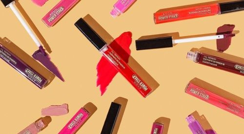 Avon aponta que maquiagem melhorou o humor de 80% das brasileiras na pandemia