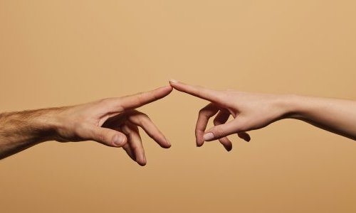 Com inspiração no microagulhamento, a Givaudan lança PrimalHyal NeuroYouth
