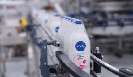 Beiersdorf corta projeção de lucros e acelera recuperação da Nivea