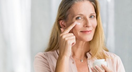 Indústria investe em produtos específicos para pele da mulher na menopausa