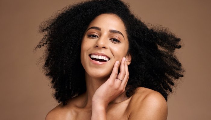 Como a 'Revolução dos Cachos' está redefinindo os cuidados capilares na Tunísia