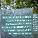 A partir de 2021, O Boticário desenvolverá espaços pedagógicos produzidos com plástico reciclado para fomentar a educação em 15 escolas públicas no país. O projeto segue a mesma tecnologia utilizada para a primeira pop up sustentável da marca, no Parque Ibirapuera em São Paulo (Foto: Divulgação)