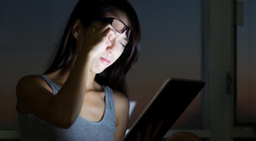 Amorepacific estuda proteção da pele contra os danos causados pela luz azul