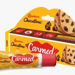 Hidrantante labial de chocotone é resultado de collab entre Carmed e Bauducco