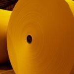 Bobinas de papel na fábrica da WestRock