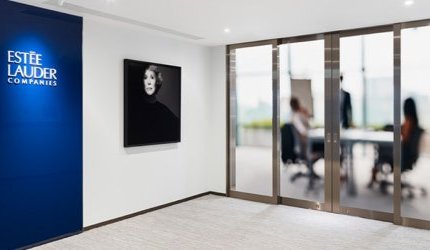 The Estée Lauder Companies confirma negociações com a Puig para possível fusão