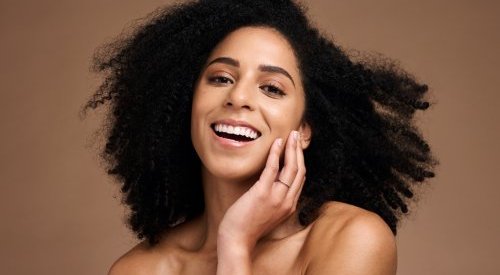 Como a 'Revolução dos Cachos' está redefinindo os cuidados capilares na Tunísia