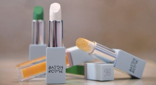 Batom sai do vermelho e aposta na personalização