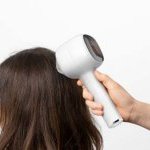 O dispositivo Hair Reader da L'Oréal efetua uma avaliação dos cabelos dos clientes (Foto: L'Oréal)