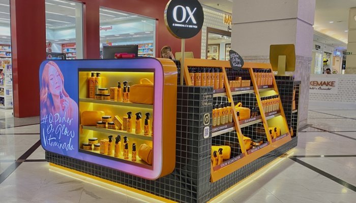 OX Cosméticos abre quiosque no Shopping Eldorado com linha da Mari Maria