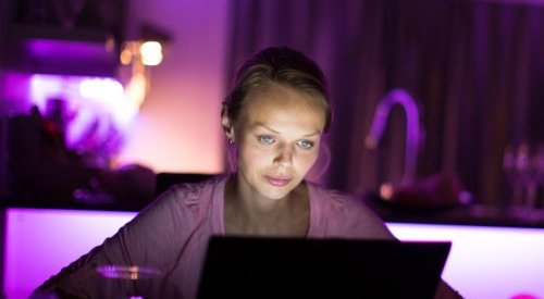 Nanovetores apresenta antioxidantes para combater danos causados pela luz azul