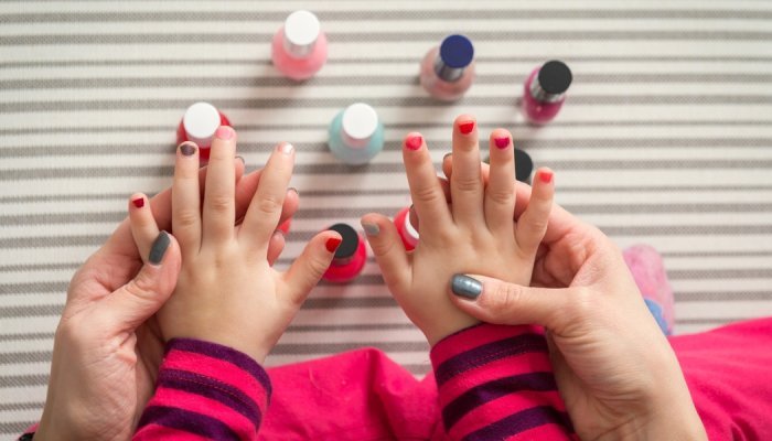 Fiabila usa expertise em fórmulas à base de água para criar esmaltes divertidos