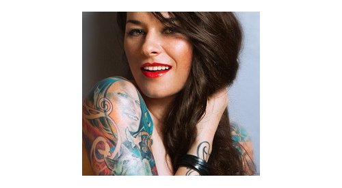 Indústria brasileira de cosméticos investe no segmento de cuidados para pele tatuada