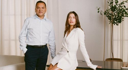 e.l.f. Beauty planeja pagar USD 1 bilhão pela Rhode, marca de Hailey Bieber