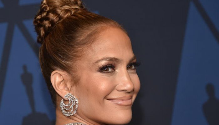 Jennifer Lopez lança sua própria marca de cosméticos