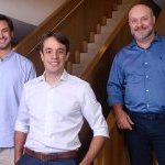 À esquerda, Pedro Taguchi, Diretor de Operações da Lola From Rio; no centro Luis Delfim, CEO da Skala e na direita, Rafael Patury, sócio da Advent