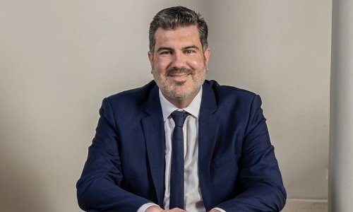 Oriflame tem novo CEO: Kenneth Benaim Campbell substitui Anna Malmhake