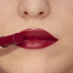 Sephora Collection lança About That Shine, batom com textura de balm e acabamento super brilhante