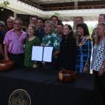 No dia 3 de junho de 2018, David Ige, governador do Havaí, assinou o projeto de lei SB 2571