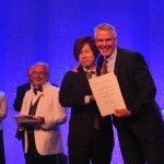  Tomonobu Ezure (centro) no Cogresso da IFSCC