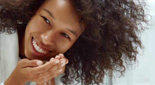 Brasileiras preferem produtos de beleza com fórmulas naturais, revela pesquisa