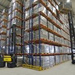 Nova estrutura tem 50 mil posições pallets e empilhadeiras elétricas