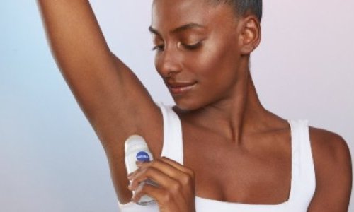Nivea promove antitranspirantes com fórmula Derma & Proteção Ativa