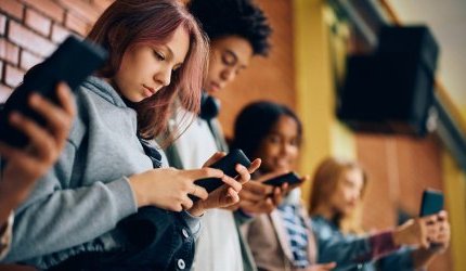 O parlamento francês proíbe redes sociais para menores de 15 anos