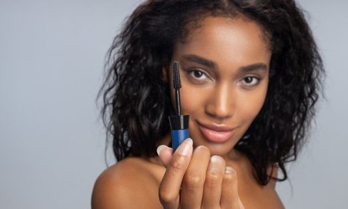 França proíbe o uso de PFAS em cosméticos a partir de 1º de janeiro de 2026