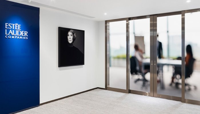 The Estée Lauder Companies confirma negociações com a Puig para possível fusão