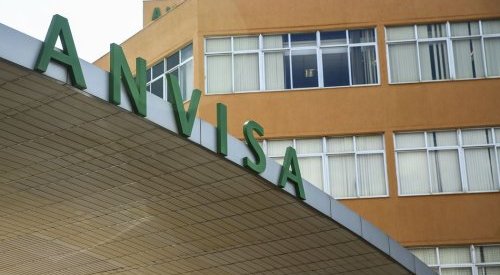 Anvisa alerta sobre uso de produtos para trançar cabelos