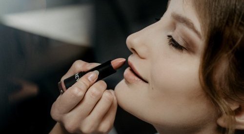 Venda de produtos para lábios volta a crescer, segundo dados do The NPD Group