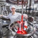 "Não existe padrão universal de beleza", diz Tomas Espinosa, da Schwan Cosmetics (Foto: Schwan Cosmetics)