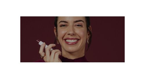 Nivea lança protetor labial em campanha com Camila Coutinho