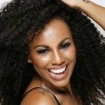 Tinna Rios é cantora e influenciadora de cultura preta