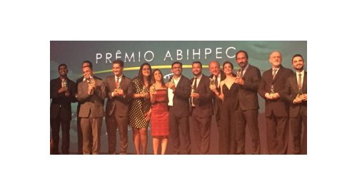 O Grupo Boticário foi eleito Empresa do Ano no Prêmio ABIHPEC Beleza Brasil 2017