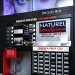 Os clientes dispõem de uma série de serviços: make up bar, beauty bar e eyelash bar, da Make Up For Ever, ou brow bar. © Sephora