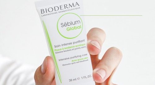 Acne afeta mais de 50% das mulheres adultas e casos crescem com a pandemia