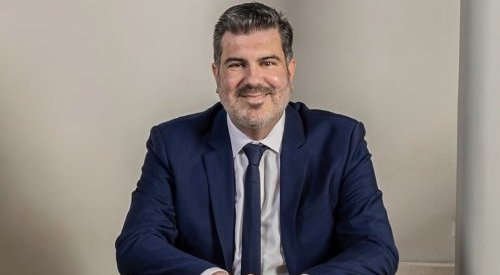 Oriflame tem novo CEO: Kenneth Benaim Campbell substitui Anna Malmhake